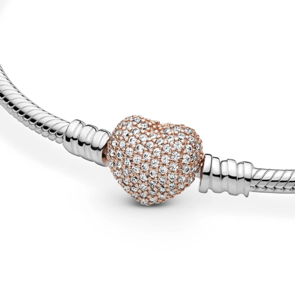 Brazalete Pandora Moments cadena de serpiente con broche brillante corazón en Recubrimiento Oro Rosa 14k